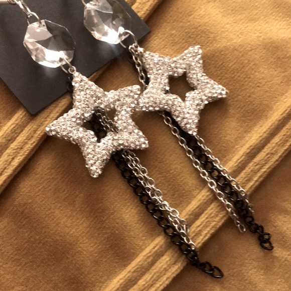love, Savvy Rhinestone Stars Chained Earrings - Picture 4 of 4